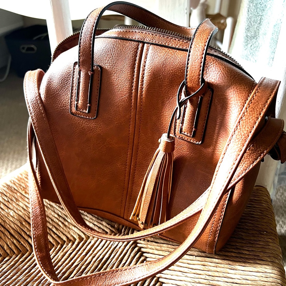 Boho tan no brand brown faux leather crossbody bag.